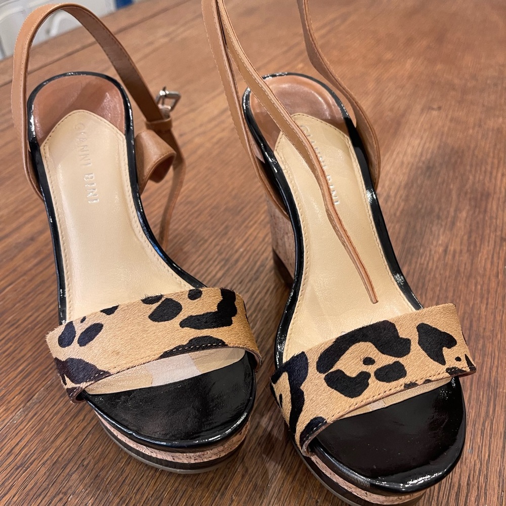 Gianni Bini Black and leopard wedges